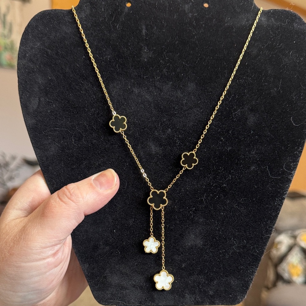 Elegant Gold and Black Floral Necklace